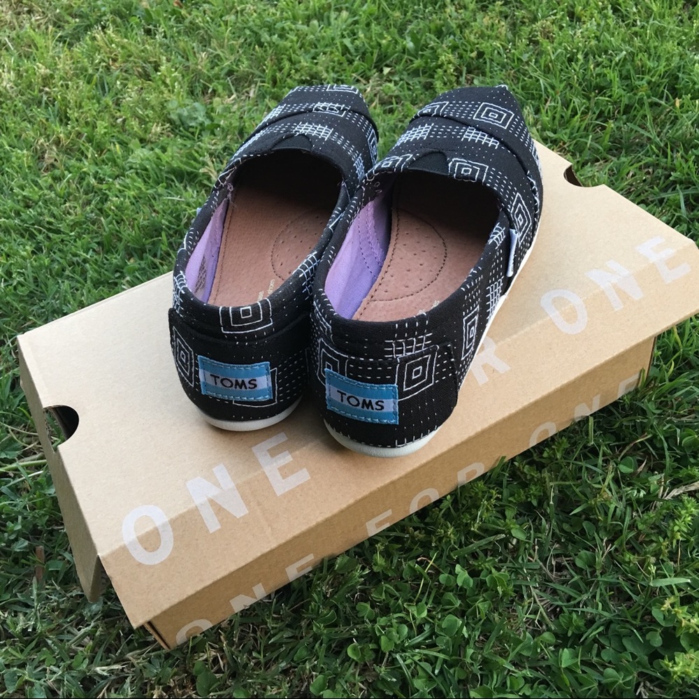 Toms - Picture 2 of 6